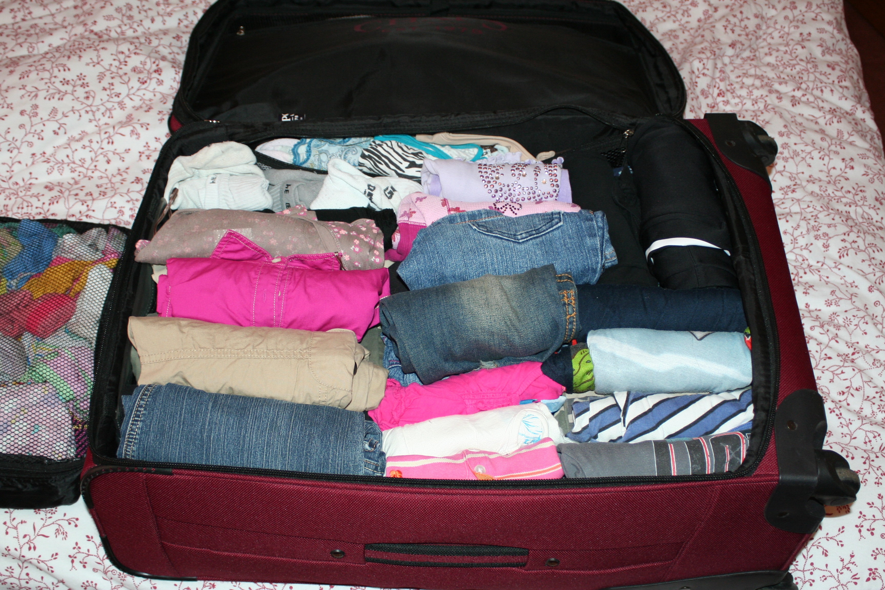 Best Way To Pack A Suitcase Efficiently